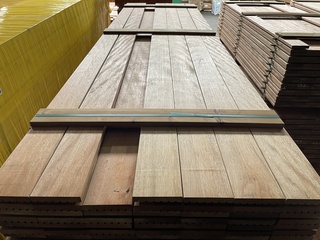 Ca. 65x Mandioqueira vlonderplanken, 21x120mm, lengte 350cm